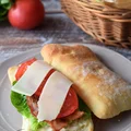 Kanapki BLT + przepis na pyszne domowe bułeczki