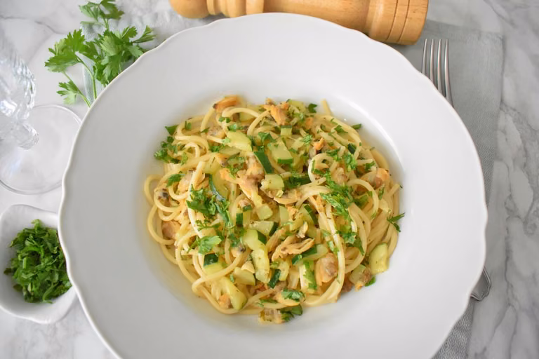 Spaghetti z cukinią i małżami vongole