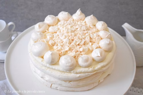Tort bezowy z kremem mascarpone