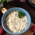 Pasta jajeczna z rzodkiewką.