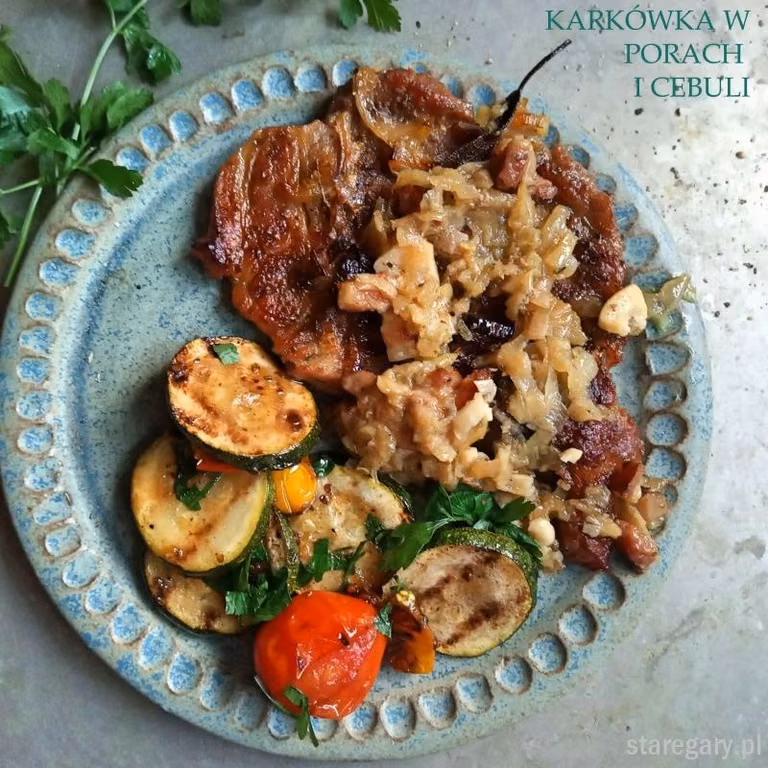 KOTLETY Z KARKÓWKI W PORACH I CEBULI, PIECZONE W GARNKU RZYMSKIM