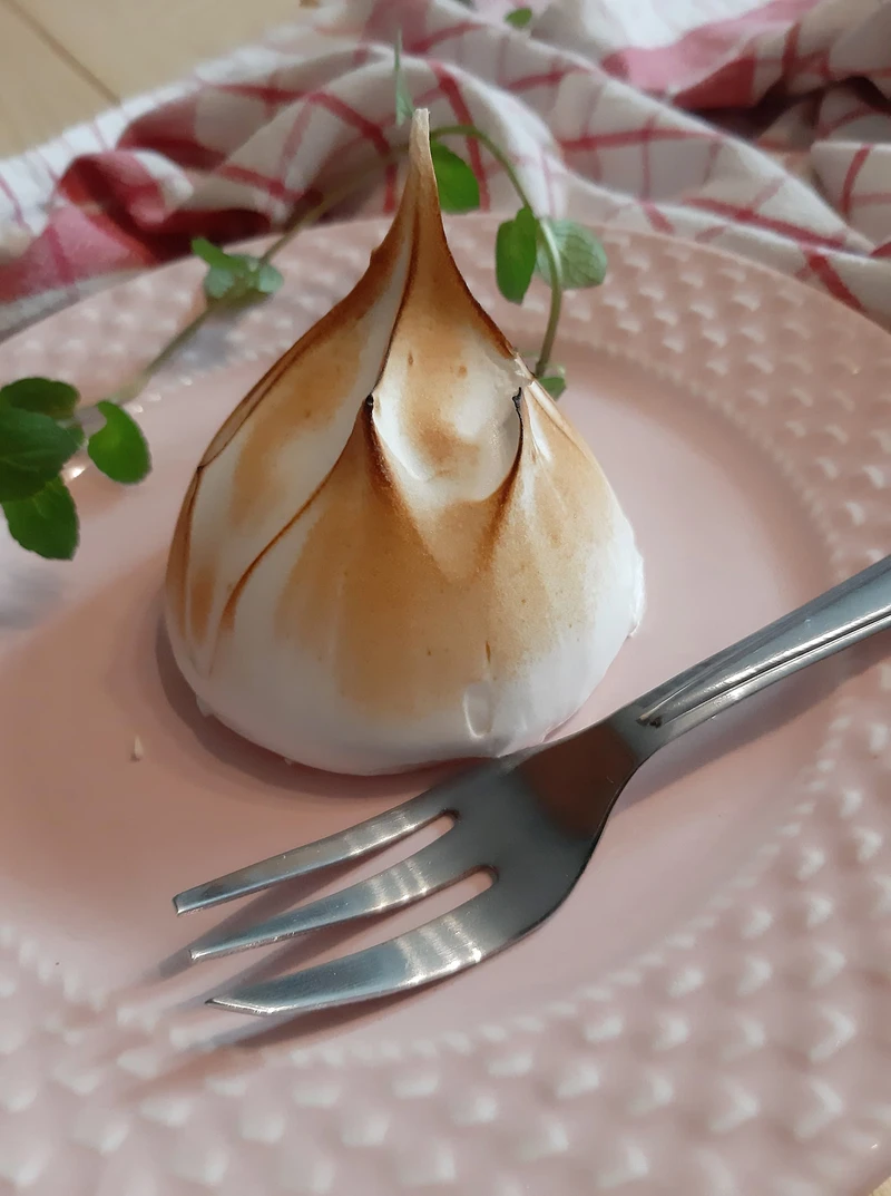 Półkula cytrynowa z bezą szwajcarską