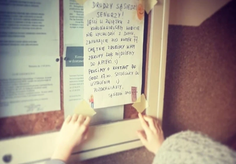 Koronawirus wzbudza chęć pomocy! Poruszająca kartka na klatce