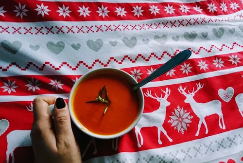 Aromatyczna zupa z dyni, pomidorów i mleka kokosowego