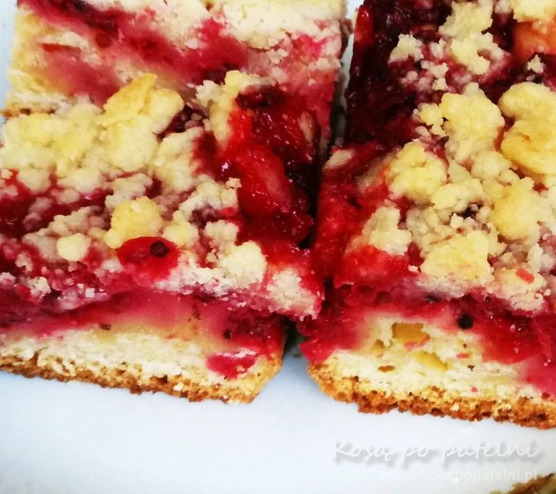 Placek drożdżowy z porzeczkami