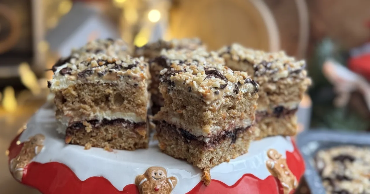 Marchewkowy miodownik z kajmakiem i kremem