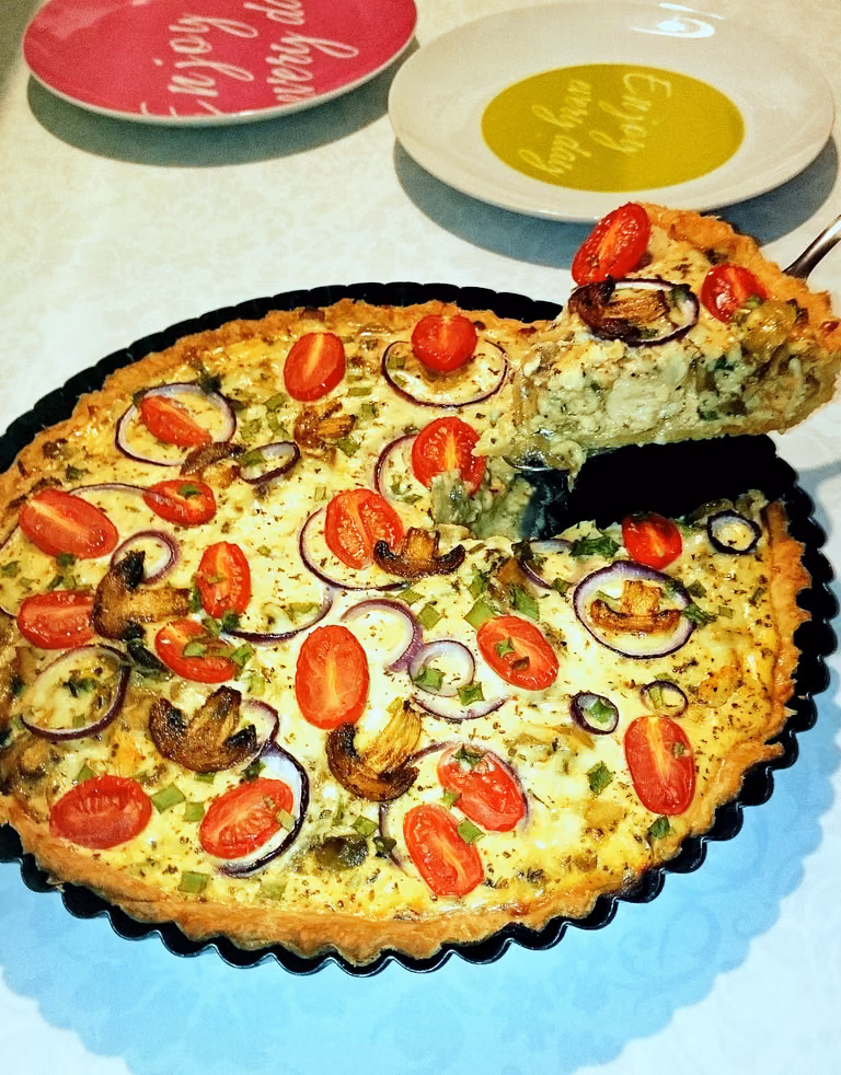 Szybka tarta z kurczakiem i pieczarkami