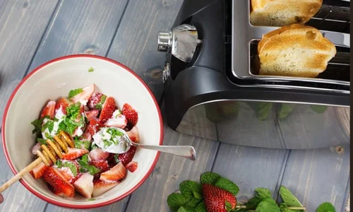 TRUSKAWKOWA BRUSCHETTA Z RICOTTĄ