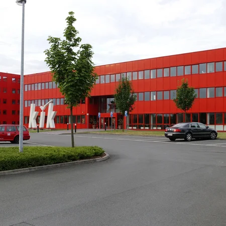 Popularna sieć zmienia strategię i zamyka 300 sklepów! Klienci uwielbiają robić tam zakupy