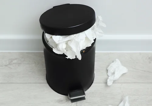 Nowy pojemnik na śmieci i nowe zasady segregacji! Zużyte chusteczki i ręczniki już nie do odpadów zmieszanych