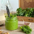 Przyjemne pesto z jarmużu (+ wersja wegańska)