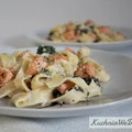 Tagliatelle z łososiem i szpinakiem w sosie śmietanowym