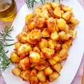 Pieczone ziemniaki  w parmezanowej panierce