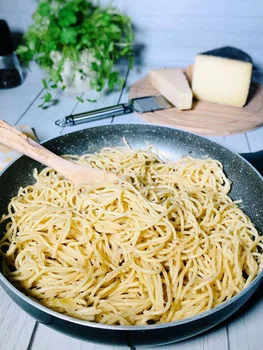 PONIEDZIAŁEK: CACIO E PEPE