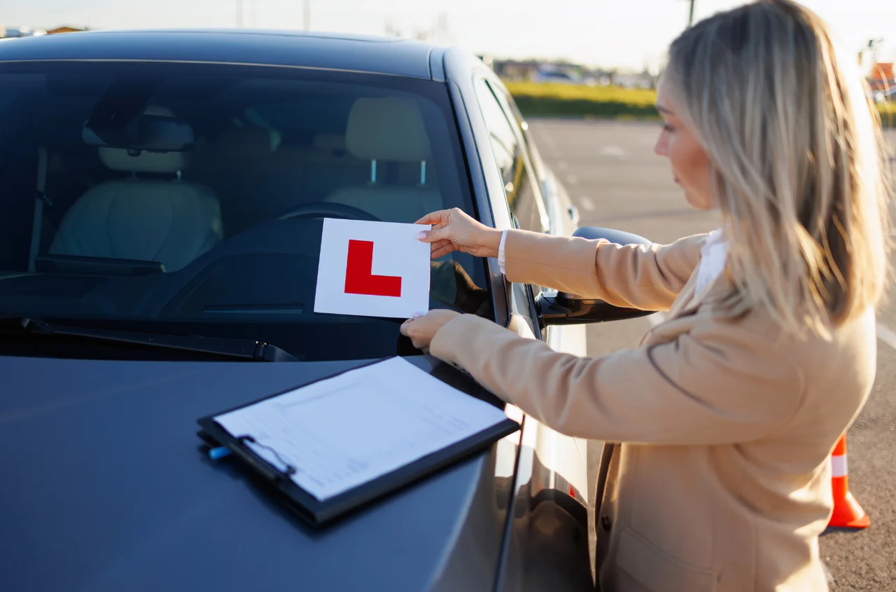 Koniec z egzaminem na placu manewrowym? W 2026 roku testy na prawo jazdy mają przejść rewolucję