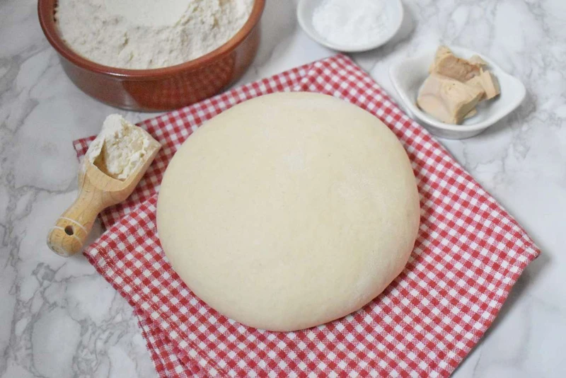 Ciasto na włoską pizzę długo wyrastającą