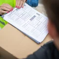 Każda rodzina w Polsce dostanie tę paczkę! Rząd planuje bardzo ważną wysyłkę