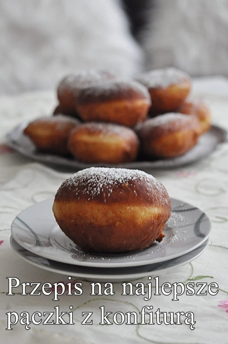 Najlepsze pączki z domową konfiturą wiśniową