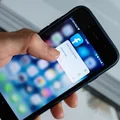 Facebook rezygnuje z tradycyjnej weryfikacji faktów. Teraz użytkownicy zdecydują, co jest prawdą
