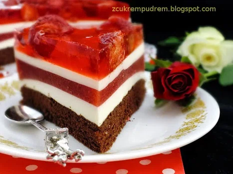 Patriotyczny torcik truskawkowy