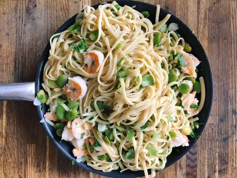 LINGUINI Z BOBEM I KREWETKAMI