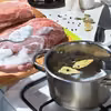 Nie piecz szynki od razu! Ten jeden krok sprawi, że będzie soczysta i pełna smaku