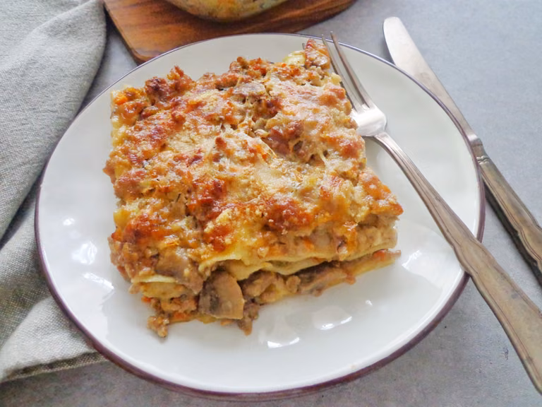 Lasagne z sosem mięsno-grzybowym