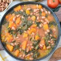 Jesienna zupa z dynią, pomidorami i fasolą