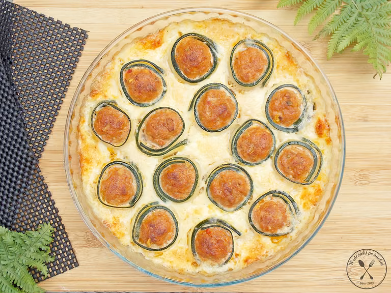 Zapiekane cannelloni z cukinii i mięsa mielonego w sosie beszamelowym