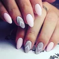 Matowy manicure ze zdobieniem