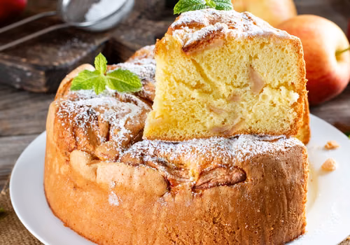 Biszkopt z jabłkami, który zawsze wychodzi – sprawdzony przepis od mamy!