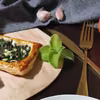 Przekąski z ciasta francuskiego ze szpinakiem