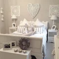 Sypialnia w neutralnych barwach