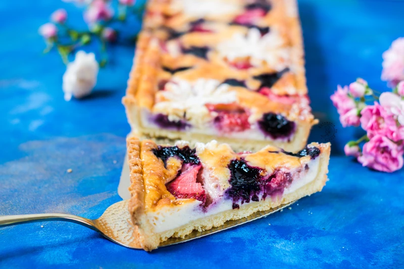 Tarta Pieczona Z Masą Z Mascarpone I Owocami Lata