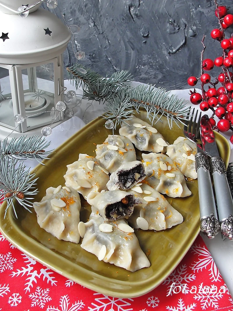 Pierogi z makiem i skórką pomarańczową