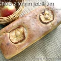 Chleb z tartym jabłkiem na zakwasie