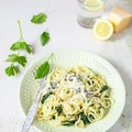 Spaghetti ze szpinakiem i lubczykiem