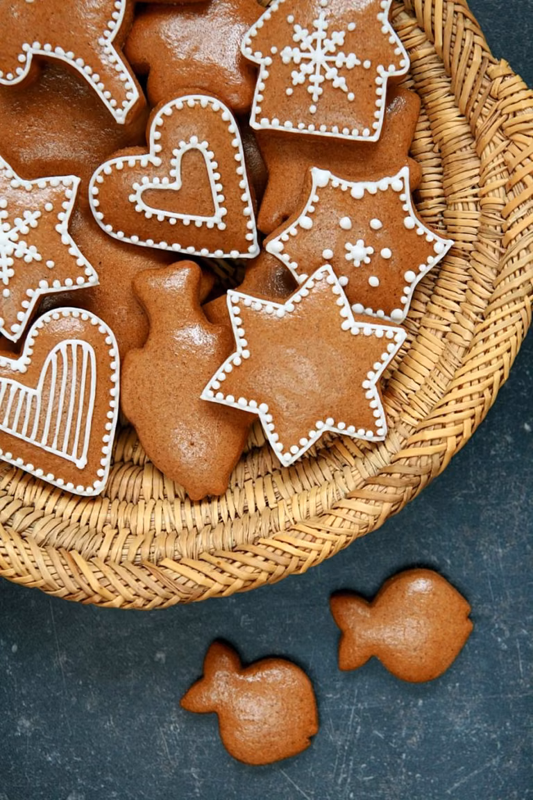 PIERNICZKI IMBIROWE  http://cookmagazine.pl/pierniczki-imbirowe/2/