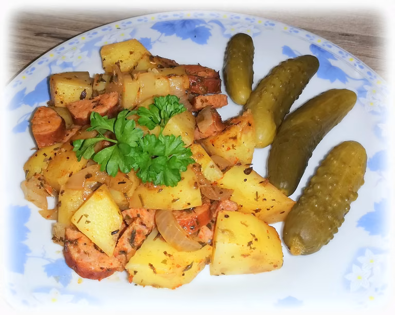 Ziemniaki z kiełbasą pieczone w rękawie