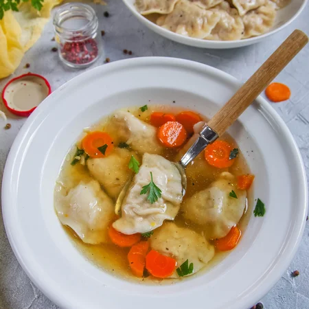 Zupa  z karpia z pierożkami