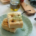 FOCACCIA Z ROZMARYNEM I KABANOSAMI!