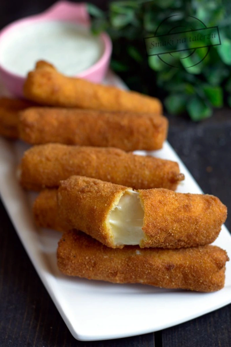 Smażone paluszki serowe - mozzarella sticks