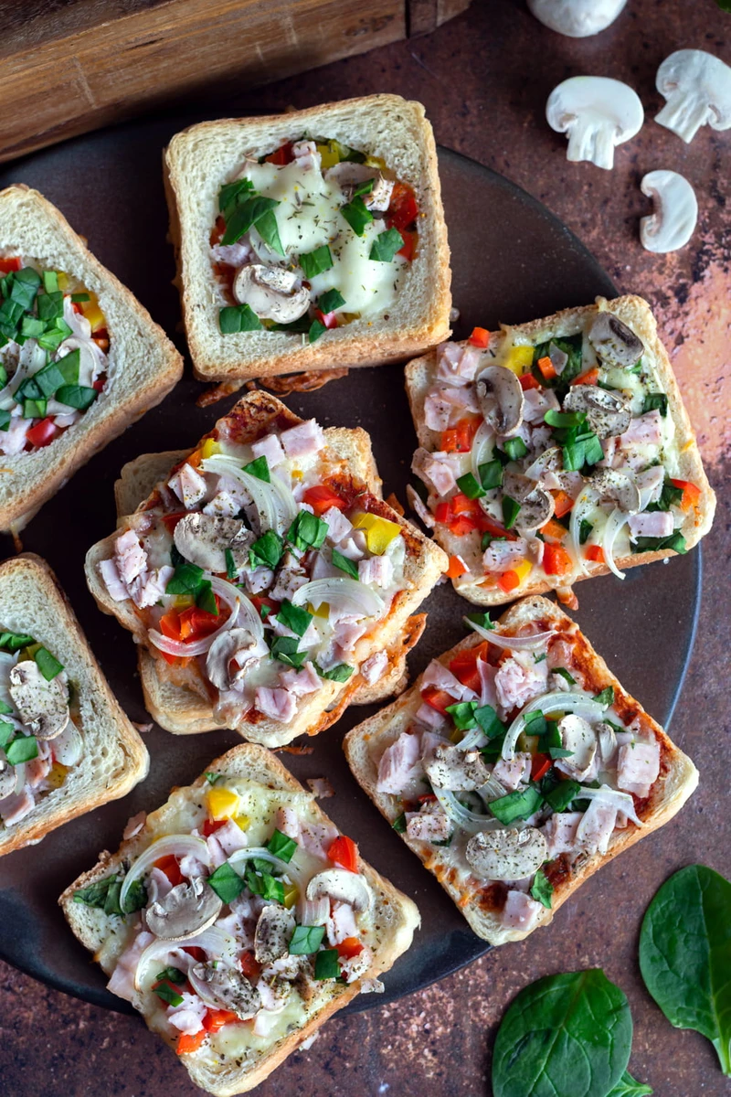 Zapiekanki z chleba tostowego - a’la pizza