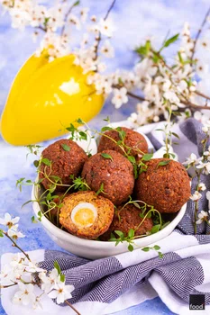 Falafel Scotch eggs - wegetariańskie jajka po szkocku z ciecierzycą