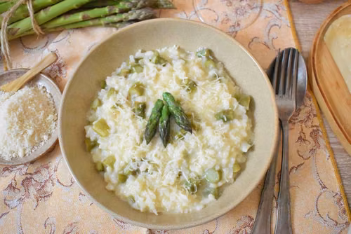Kremowe risotto ze szparagami