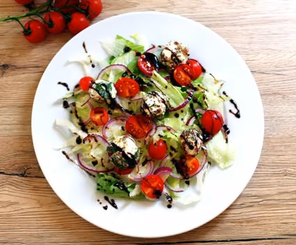 Sałatka z sosem balsamicznym (+ jak przygotować sos balsamiczny)