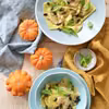 RAVIOLI Z PIECZONĄ DYNIĄ, PODANE Z PALONYM MASŁEM I CHRUSTEM Z PESTEK.