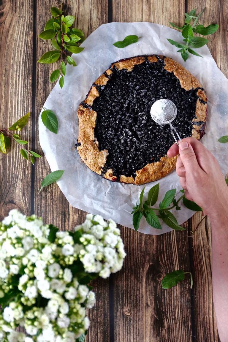 Rustykalna tarta orkiszowa z jagodami