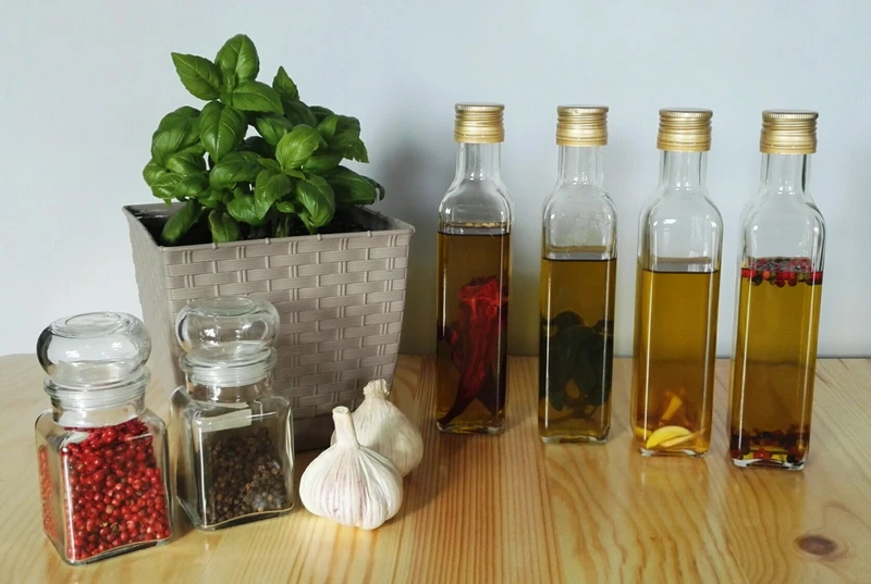 Oliwa z przyprawami własnej produkcji
