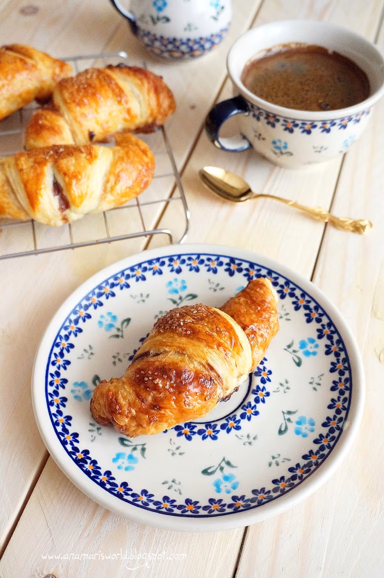 Rogaliki Croissant z wiśniami (szybki poczęstunek dla niespodziewanych gości)